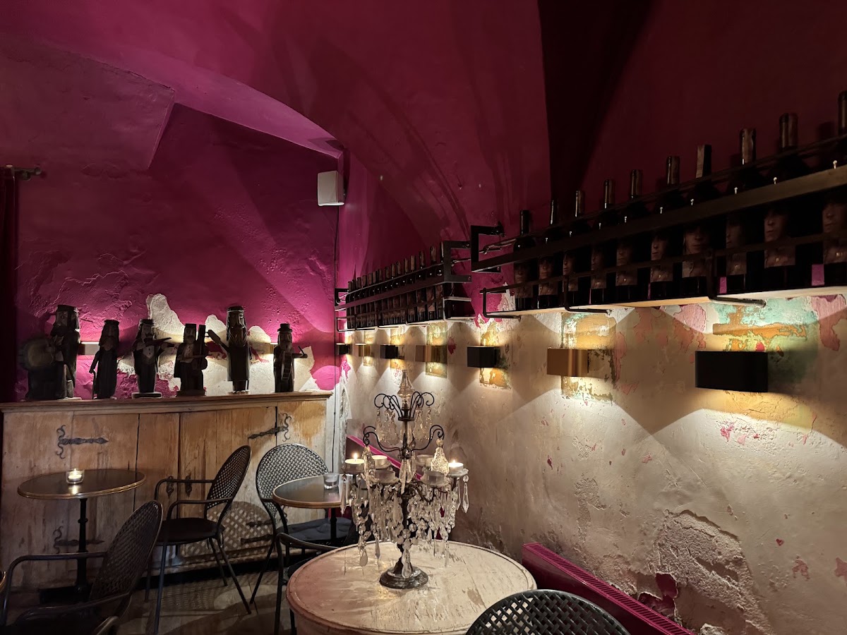 Camelot Cafe — Cafe