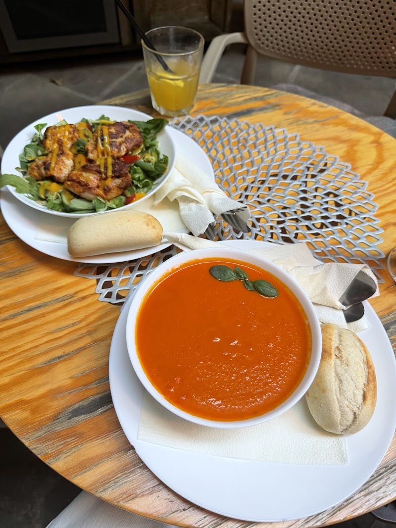 Magia Cafe & Bar