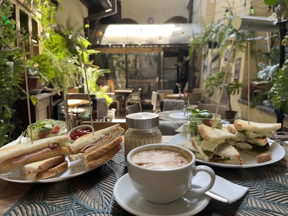Magia Cafe & Bar — Cafe